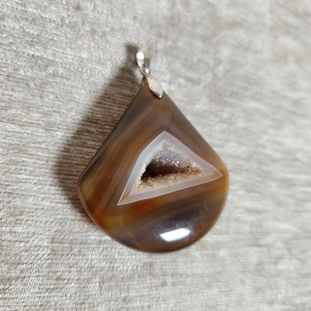 polished brown agate pendant with a sparkling triangular druzy center 2.75" - Picture 2 of 8